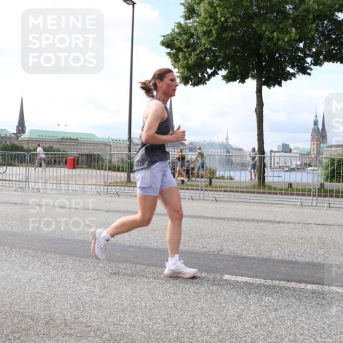 29.06.2025 - hella hamburg halbmarathon Lena Gebhardt http://msf.ph/oto/8434518 29.06.2025 10:08:44 Lombardsbrücke 1427, 2427, 3762, 5347, 5926, 6100, 6590, 7198, 7453, 7476, 9457, 9616, 9823, 9951, 9958, 10035, 10092, 10857, 11657, 11780, 11967, 12144, 13174, 13592, 13593, 14631, 14902, 14965, 15429, 15584, 15586, 15592, 16439, 18266, 18505 meine-sportfotos.de