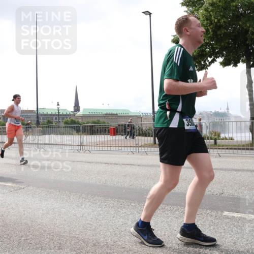 29.06.2025 - hella hamburg halbmarathon Lena Gebhardt http://msf.ph/oto/8434549 29.06.2025 10:44:45 Lombardsbrücke 4215, 350, 1024, 1273, 1345, 1519, 1629, 1924, 2007, 2343, 2610, 2674, 2779, 3506, 3570, 4215, 4275, 4496, 4968, 5355, 5647, 5649, 6002, 6841, 6888, 7216, 7842, 8272, 8582, 8907, 9036, 9084, 9085, 9331, 9333, 9397, 9536, 10006, 10303, 10304, 10416, 10562, 10566, 10668, 10707, 11272, 11825, 12318, 12322, 12394, 12409, 12803, 12995, 13039, 13261, 13262, 13288, 13330, 13390, 13906, 14091, 14123, 14350, 14654, 14681, 14971, 18454, 18459 meine-sportfotos.de