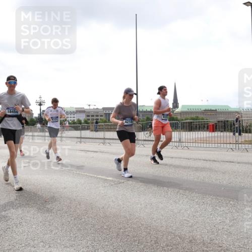 29.06.2025 - hella hamburg halbmarathon Lena Gebhardt http://msf.ph/oto/8434579 29.06.2025 10:44:46 Lombardsbrücke 18459, 18454, 9331, 4215, 9333, 1024, 1273, 1345, 1629, 1924, 2007, 2343, 2610, 2674, 2779, 3506, 3570, 4215, 4275, 4496, 4968, 5355, 5647, 5649, 6002, 6841, 6888, 7216, 8272, 8582, 8907, 9036, 9084, 9085, 9331, 9333, 9397, 9536, 10006, 10303, 10304, 10416, 10562, 10566, 10668, 10707, 11272, 11825, 12198, 12318, 12322, 12394, 12409, 12803, 12995, 13039, 13261, 13262, 13288, 13330, 13390, 13906, 14091, 14123, 14350, 14654, 14681, 14971, 18454, 18459 meine-sportfotos.de