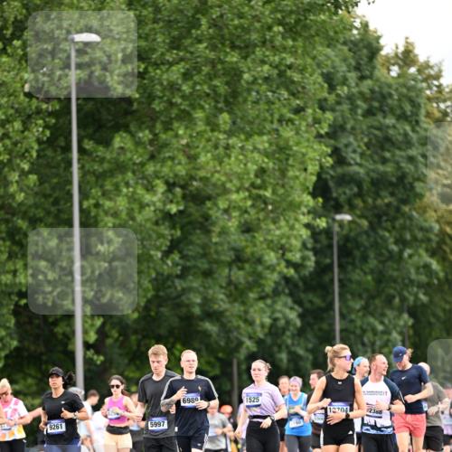 29.06.2025 - hella hamburg halbmarathon Dr. Thomas Lammeyer http://msf.ph/oto/8434645 29.06.2025 10:54:10 Kennedybrücke 1525, 1805, 2437, 2438, 2541, 2927, 2997, 3070, 4589, 5106, 5479, 5480, 5997, 6680, 6694, 6989, 7679, 8254, 9015, 9162, 9261, 10038, 10060, 10704, 10782, 11030 meine-sportfotos.de
