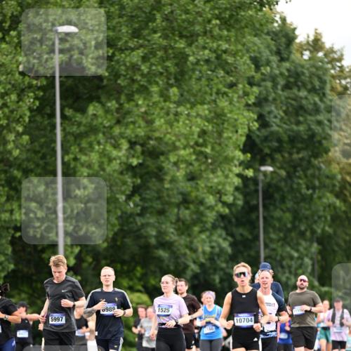 29.06.2025 - hella hamburg halbmarathon Dr. Thomas Lammeyer http://msf.ph/oto/8434701 29.06.2025 10:54:12 Kennedybrücke 1525, 1805, 2541, 2927, 2997, 3070, 4589, 5106, 5997, 6680, 6694, 6989, 7679, 7755, 8254, 9015, 9162, 9261, 10038, 10060, 10704, 10782, 11030 meine-sportfotos.de