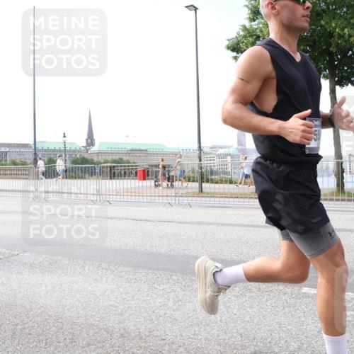 29.06.2025 - hella hamburg halbmarathon Lena Gebhardt http://msf.ph/oto/8434706 29.06.2025 10:08:48 Lombardsbrücke 5347, 1427, 3762, 5347, 6100, 6590, 7453, 7476, 9457, 9823, 9951, 9958, 10035, 10092, 11657, 11780, 11967, 12144, 13174, 13592, 13593, 14902, 14965, 15429, 15584, 15586, 15592, 16439, 18266, 18505 meine-sportfotos.de