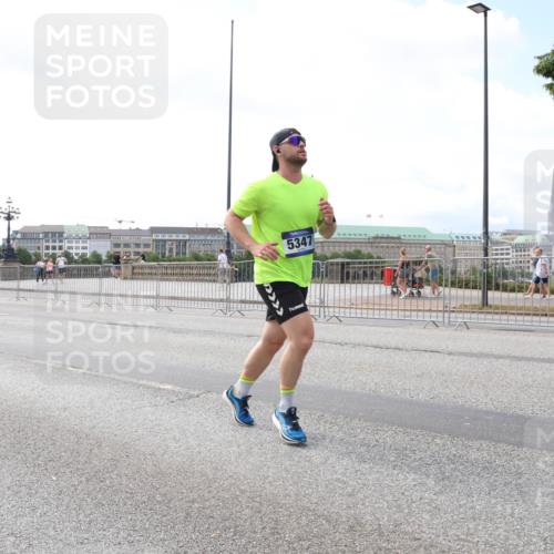 29.06.2025 - hella hamburg halbmarathon Lena Gebhardt http://msf.ph/oto/8434722 29.06.2025 10:08:49 Lombardsbrücke 5347, 1427, 3762, 5347, 6100, 6590, 7453, 7476, 9457, 9823, 9951, 9958, 10035, 10092, 11657, 11780, 11967, 12144, 13174, 13592, 13593, 14902, 14965, 15429, 15584, 15586, 15592, 16439, 18266, 18505 meine-sportfotos.de