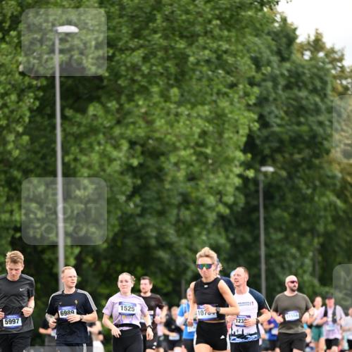 29.06.2025 - hella hamburg halbmarathon Dr. Thomas Lammeyer http://msf.ph/oto/8434749 29.06.2025 10:54:13 Kennedybrücke 1525, 1805, 2541, 2927, 2997, 3070, 4589, 5106, 5997, 6680, 6694, 6989, 7679, 7755, 8254, 9015, 9162, 9261, 10038, 10060, 10704, 10782, 11030 meine-sportfotos.de