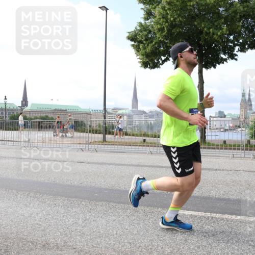 29.06.2025 - hella hamburg halbmarathon Lena Gebhardt http://msf.ph/oto/8434752 29.06.2025 10:08:49 Lombardsbrücke 1427, 3762, 5347, 6100, 6590, 7453, 7476, 9457, 9823, 9951, 9958, 10035, 10092, 11657, 11780, 11967, 12144, 13174, 13592, 13593, 14902, 14965, 15429, 15584, 15586, 15592, 16439, 18266, 18505 meine-sportfotos.de