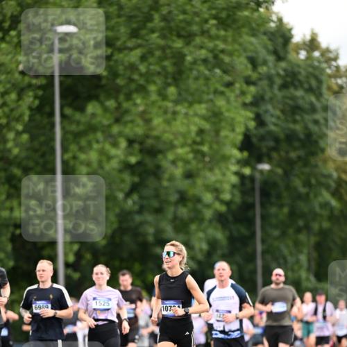 29.06.2025 - hella hamburg halbmarathon Dr. Thomas Lammeyer http://msf.ph/oto/8434775 29.06.2025 10:54:13 Kennedybrücke 1525, 1805, 2541, 2927, 2997, 3070, 4589, 5106, 5997, 6680, 6694, 6989, 7679, 7755, 8254, 9015, 9162, 9261, 10038, 10060, 10704, 10782, 11030 meine-sportfotos.de