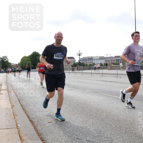 29.06.2025 - hella hamburg halbmarathon Lena Gebhardt http://msf.ph/oto/8434808 29.06.2025 10:08:51 Lombardsbrücke 11967, 10035, 1657, 1147, 1427, 3762, 5347, 6100, 6590, 7453, 7476, 9951, 9958, 10035, 10092, 11496, 11657, 11780, 11967, 12144, 13174, 13592, 13593, 14902, 14965, 15429, 15584, 15586, 15592, 16439, 17347, 18266, 18505 meine-sportfotos.de