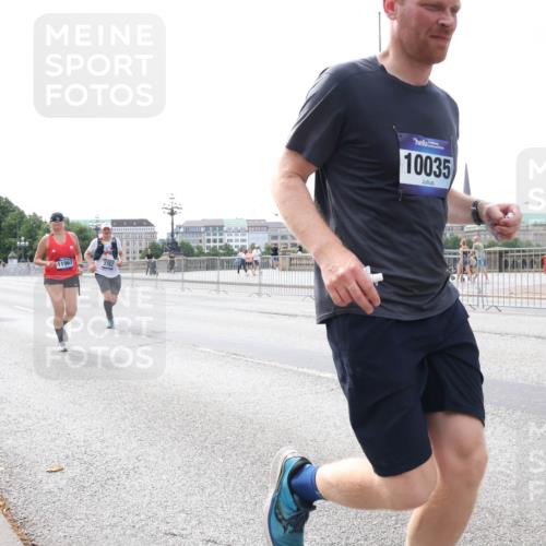 29.06.2025 - hella hamburg halbmarathon Lena Gebhardt http://msf.ph/oto/8434819 29.06.2025 10:08:52 Lombardsbrücke 11967, 10035, 1147, 1188, 1427, 1838, 3762, 5347, 6100, 6590, 7453, 9718, 9951, 9958, 10035, 10092, 10819, 11067, 11496, 11657, 11780, 11967, 12144, 13174, 13592, 13593, 14902, 14965, 15429, 15584, 15586, 15592, 16439, 17347, 18266, 18505 meine-sportfotos.de