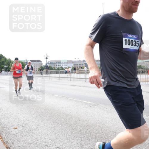 29.06.2025 - hella hamburg halbmarathon Lena Gebhardt http://msf.ph/oto/8434832 29.06.2025 10:08:52 Lombardsbrücke 11967, 3762, 10035, 1147, 1188, 1427, 1838, 3762, 5347, 6100, 6590, 7453, 9718, 9951, 9958, 10035, 10092, 10819, 11067, 11496, 11657, 11780, 11967, 12144, 13174, 13592, 13593, 14902, 14965, 15429, 15584, 15586, 15592, 16439, 17347, 18266, 18505 meine-sportfotos.de