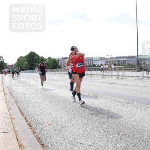 29.06.2025 - hella hamburg halbmarathon Lena Gebhardt http://msf.ph/oto/8434842 29.06.2025 10:08:53 Lombardsbrücke 11967, 1147, 1188, 1427, 1838, 3762, 5347, 6100, 6590, 7453, 9718, 9951, 9958, 10035, 10092, 10819, 11067, 11496, 11657, 11780, 11967, 12144, 13174, 13592, 13593, 14736, 14902, 14965, 15584, 15586, 15592, 16439, 17347, 18266, 18505 meine-sportfotos.de