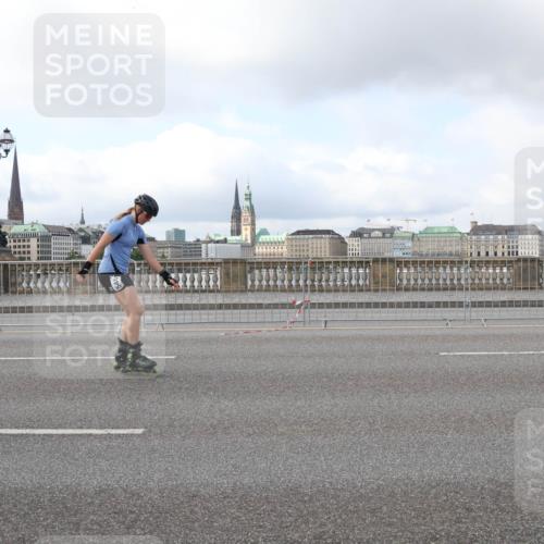 29.06.2025 - hella hamburg halbmarathon Lena Gebhardt http://msf.ph/oto/8434869 29.06.2025 09:01:31 Lombardsbrücke  meine-sportfotos.de