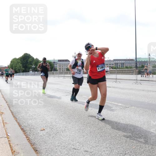 29.06.2025 - hella hamburg halbmarathon Lena Gebhardt http://msf.ph/oto/8434871 29.06.2025 10:08:54 Lombardsbrücke 3762, 11967, 1147, 1188, 1427, 1838, 3762, 5347, 6100, 6590, 7453, 9718, 9951, 9958, 10035, 10092, 10819, 11067, 11496, 11657, 11780, 11967, 12144, 13174, 13592, 13593, 14736, 14902, 14965, 15584, 15586, 15592, 16439, 17347, 18266, 18505 meine-sportfotos.de