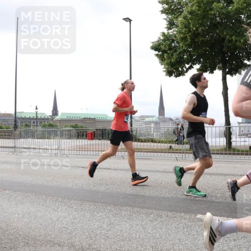 29.06.2025 - hella hamburg halbmarathon Lena Gebhardt http://msf.ph/oto/8434876 29.06.2025 10:44:51 Lombardsbrücke 1024, 1273, 1629, 1685, 1924, 2007, 2674, 2779, 3506, 3570, 4215, 4275, 4968, 5190, 5355, 5649, 6002, 6509, 6841, 6888, 7216, 7699, 7912, 8582, 8762, 8907, 9036, 9084, 9085, 9331, 9333, 9397, 9536, 10006, 10303, 10304, 10416, 10562, 10566, 10668, 10707, 11272, 11825, 12198, 12318, 12332, 12334, 12394, 12409, 13039, 13261, 13262, 13288, 13330, 13390, 14091, 14350, 14681, 14971, 18454, 18459 meine-sportfotos.de
