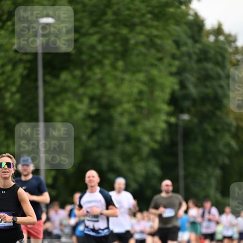 29.06.2025 - hella hamburg halbmarathon Dr. Thomas Lammeyer http://msf.ph/oto/8434882 29.06.2025 10:54:16 Kennedybrücke 1525, 1805, 2160, 2541, 2927, 2997, 3070, 4589, 5106, 5997, 6680, 6694, 6989, 7755, 8254, 9015, 9162, 9261, 9940, 10038, 10060, 10704, 11030, 11426 meine-sportfotos.de