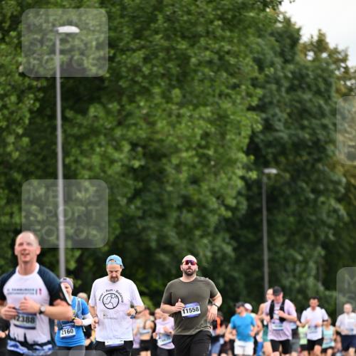29.06.2025 - hella hamburg halbmarathon Dr. Thomas Lammeyer http://msf.ph/oto/8434948 29.06.2025 10:54:18 Kennedybrücke 1525, 1805, 2160, 2541, 2927, 3070, 3710, 4168, 4589, 5106, 5997, 6680, 6694, 6989, 7755, 8254, 9015, 9162, 9261, 9940, 10038, 10060, 10704, 11030, 11426 meine-sportfotos.de