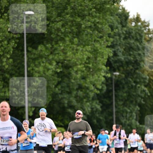 29.06.2025 - hella hamburg halbmarathon Dr. Thomas Lammeyer http://msf.ph/oto/8434955 29.06.2025 10:54:19 Kennedybrücke 1525, 1805, 2160, 2541, 2927, 3070, 3701, 3710, 4168, 4589, 5106, 5997, 6680, 6694, 6989, 7755, 8254, 9015, 9162, 9261, 9940, 10038, 10060, 10704, 11030, 11426 meine-sportfotos.de