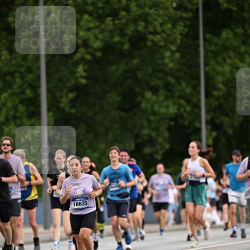 29.06.2025 - hella hamburg halbmarathon Dr. Thomas Lammeyer http://msf.ph/oto/8435085 29.06.2025 10:54:26 Kennedybrücke 1525, 2160, 2927, 3070, 3680, 3701, 3710, 4168, 4589, 5997, 6680, 6694, 6989, 7721, 7722, 7755, 8254, 8299, 9261, 9940, 10060, 10704, 11030, 11426 meine-sportfotos.de