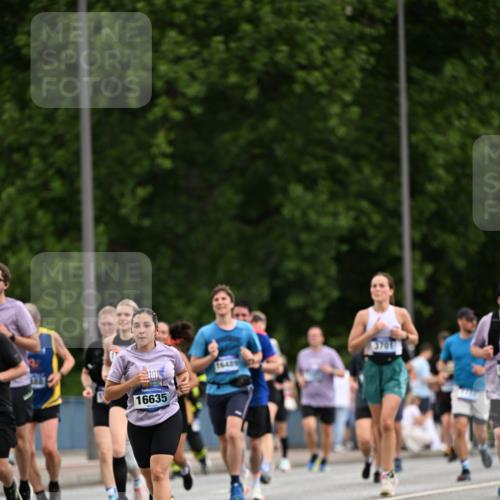 29.06.2025 - hella hamburg halbmarathon Dr. Thomas Lammeyer http://msf.ph/oto/8435089 29.06.2025 10:54:26 Kennedybrücke 1525, 2160, 2927, 3070, 3680, 3701, 3710, 4168, 4589, 5997, 6680, 6694, 6989, 7721, 7722, 7755, 8254, 8299, 9261, 9940, 10060, 10704, 11030, 11426 meine-sportfotos.de