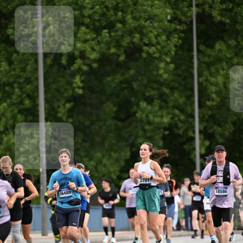 29.06.2025 - hella hamburg halbmarathon Dr. Thomas Lammeyer http://msf.ph/oto/8435125 29.06.2025 10:54:28 Kennedybrücke 1259, 1525, 2160, 2927, 3070, 3680, 3701, 3710, 4168, 5119, 5552, 5997, 6680, 6694, 6989, 7721, 7722, 7755, 8254, 8299, 9261, 9940, 10033, 10060, 10704, 11030, 11426 meine-sportfotos.de