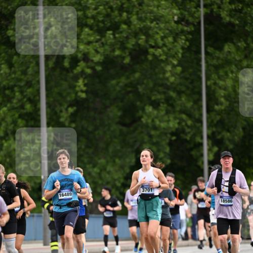 29.06.2025 - hella hamburg halbmarathon Dr. Thomas Lammeyer http://msf.ph/oto/8435132 29.06.2025 10:54:28 Kennedybrücke 1259, 1525, 2160, 2927, 3070, 3680, 3701, 3710, 4168, 5119, 5552, 5997, 6680, 6694, 6989, 7721, 7722, 7755, 8254, 8299, 9261, 9940, 10033, 10060, 10704, 11030, 11426 meine-sportfotos.de