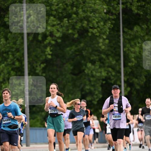29.06.2025 - hella hamburg halbmarathon Dr. Thomas Lammeyer http://msf.ph/oto/8435163 29.06.2025 10:54:29 Kennedybrücke 1259, 1525, 2160, 2927, 3070, 3680, 3701, 3710, 4168, 5119, 5552, 5997, 6680, 6694, 6989, 7721, 7722, 7755, 8254, 8299, 9261, 9940, 10033, 10060, 10704, 11426 meine-sportfotos.de