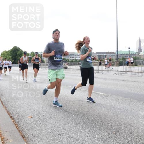 29.06.2025 - hella hamburg halbmarathon Lena Gebhardt http://msf.ph/oto/8435199 29.06.2025 10:09:03 Lombardsbrücke 13593, 15586, 1559, 1147, 1188, 1838, 2978, 3762, 5347, 5806, 6100, 6674, 7453, 9718, 9951, 9958, 10035, 10092, 10194, 10819, 11067, 11496, 11657, 11967, 12144, 12156, 13174, 13210, 13592, 13593, 13660, 14736, 15584, 15586, 15592, 17347, 18266, 18505 meine-sportfotos.de