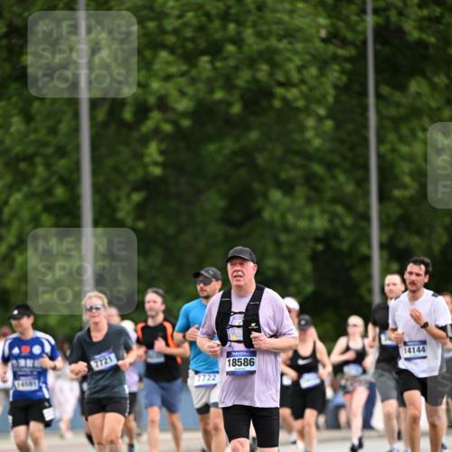 29.06.2025 - hella hamburg halbmarathon Dr. Thomas Lammeyer http://msf.ph/oto/8435210 29.06.2025 10:54:31 Kennedybrücke 1259, 1525, 2160, 2927, 3070, 3680, 3701, 3710, 4168, 5119, 5552, 5997, 6680, 6694, 6989, 7721, 7722, 7755, 8254, 8299, 9261, 9940, 10033, 10060, 10704, 11426 meine-sportfotos.de