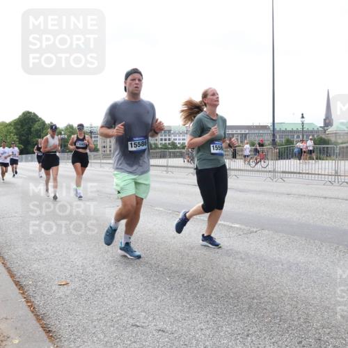 29.06.2025 - hella hamburg halbmarathon Lena Gebhardt http://msf.ph/oto/8435221 29.06.2025 10:09:03 Lombardsbrücke 13593, 15586, 1147, 1559, 1147, 1188, 1838, 2978, 3762, 5347, 5806, 6100, 6674, 7453, 9718, 9951, 9958, 10035, 10092, 10194, 10819, 11067, 11496, 11657, 11967, 12144, 12156, 13174, 13210, 13592, 13593, 13660, 14736, 15584, 15586, 15592, 17347, 18266, 18505 meine-sportfotos.de