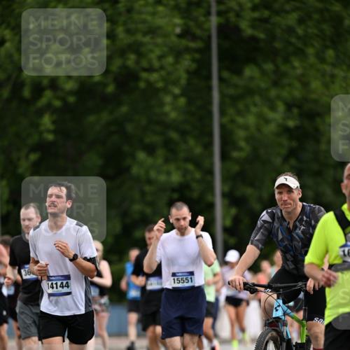 29.06.2025 - hella hamburg halbmarathon Dr. Thomas Lammeyer http://msf.ph/oto/8435281 29.06.2025 10:54:34 Kennedybrücke 1259, 1525, 1625, 2160, 3680, 3701, 3710, 4168, 4870, 5119, 5552, 6015, 6989, 7721, 7722, 7755, 8254, 8299, 9261, 9940, 10033, 10060, 11426 meine-sportfotos.de