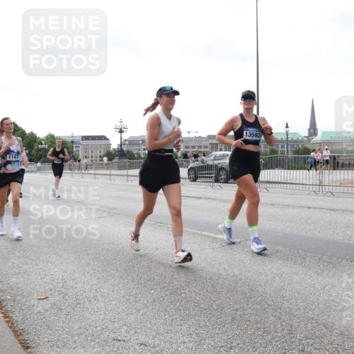 29.06.2025 - hella hamburg halbmarathon Lena Gebhardt http://msf.ph/oto/8435341 29.06.2025 10:09:05 Lombardsbrücke 1147, 13593, 1147, 1188, 1838, 2978, 3762, 5347, 5806, 5885, 6100, 6674, 7187, 7453, 9718, 9951, 9958, 10035, 10194, 10819, 11067, 11496, 11657, 11967, 12144, 12156, 13174, 13210, 13592, 13593, 13660, 14736, 15584, 15586, 15592, 17347, 18266, 18505, 18727 meine-sportfotos.de