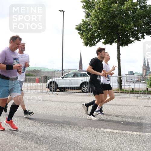 29.06.2025 - hella hamburg halbmarathon Lena Gebhardt http://msf.ph/oto/8435367 29.06.2025 10:44:57 Lombardsbrücke 1737, 582, 908, 1024, 1273, 1629, 1685, 1924, 2007, 2674, 2779, 3160, 3164, 3506, 3570, 4186, 4215, 4275, 4337, 4851, 4968, 5190, 5355, 5649, 6002, 6509, 6841, 6888, 7216, 7699, 7912, 8582, 8594, 8762, 8907, 9036, 9084, 9085, 9331, 9333, 9397, 9536, 10006, 10416, 10562, 10566, 10668, 10707, 11272, 12198, 12318, 12332, 12334, 12394, 12409, 13039, 13261, 13262, 13288, 14350, 14681, 14971, 18454, 18459 meine-sportfotos.de