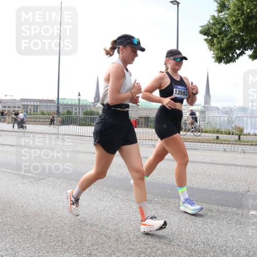 29.06.2025 - hella hamburg halbmarathon Lena Gebhardt http://msf.ph/oto/8435378 29.06.2025 10:09:06 Lombardsbrücke 13593, 1147, 1188, 1838, 2978, 3762, 4859, 5347, 5806, 5885, 6100, 6674, 7187, 7453, 9718, 10035, 10194, 10819, 11067, 11496, 11657, 11967, 12144, 12156, 12862, 13174, 13210, 13592, 13593, 13660, 14736, 15584, 15586, 15592, 17347, 18266, 18505, 18726, 18727 meine-sportfotos.de