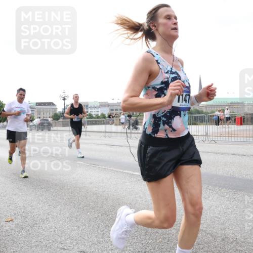 29.06.2025 - hella hamburg halbmarathon Lena Gebhardt http://msf.ph/oto/8435408 29.06.2025 10:09:07 Lombardsbrücke 9718, 186, 1147, 1147, 1188, 1838, 2978, 3762, 4859, 5347, 5806, 5885, 6674, 7187, 7453, 9718, 10035, 10194, 10819, 11067, 11496, 11657, 12156, 12862, 13174, 13210, 13592, 13593, 13660, 14736, 15584, 15586, 15592, 17347, 18266, 18505, 18726, 18727 meine-sportfotos.de