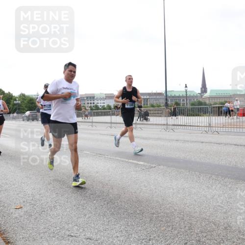 29.06.2025 - hella hamburg halbmarathon Lena Gebhardt http://msf.ph/oto/8435420 29.06.2025 10:09:07 Lombardsbrücke 18505, 9718, 17347, 1188, 1147, 1188, 1838, 2978, 3762, 4859, 5347, 5806, 5885, 6674, 7187, 7453, 9718, 10035, 10194, 10819, 11067, 11496, 11657, 12156, 12862, 13174, 13210, 13592, 13593, 13660, 14736, 15584, 15586, 15592, 17347, 18266, 18505, 18726, 18727 meine-sportfotos.de