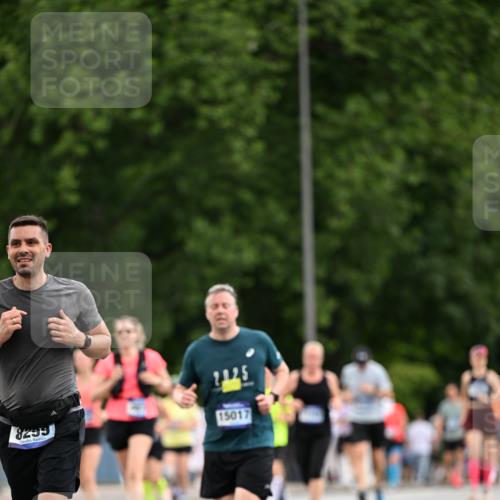 29.06.2025 - hella hamburg halbmarathon Dr. Thomas Lammeyer http://msf.ph/oto/8435434 29.06.2025 10:54:42 Kennedybrücke 1259, 1487, 1511, 1625, 2047, 2160, 3680, 3701, 3710, 4168, 4642, 4870, 5119, 5552, 6015, 7721, 7722, 8299, 9940, 10033, 11426 meine-sportfotos.de