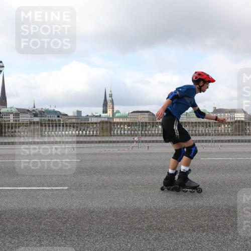 29.06.2025 - hella hamburg halbmarathon Lena Gebhardt http://msf.ph/oto/8435444 29.06.2025 09:01:41 Lombardsbrücke  meine-sportfotos.de