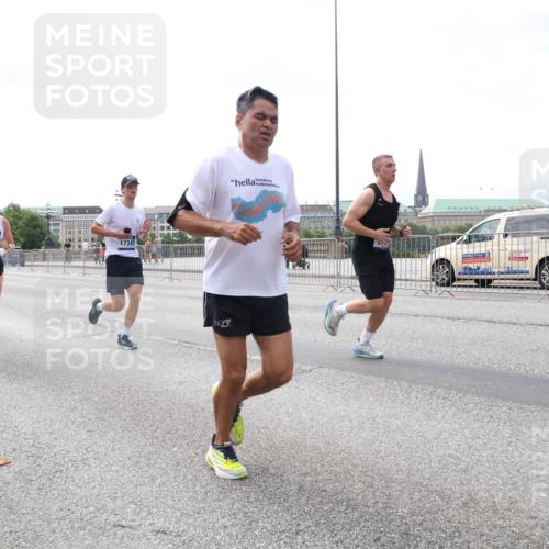29.06.2025 - hella hamburg halbmarathon Lena Gebhardt http://msf.ph/oto/8435465 29.06.2025 10:09:08 Lombardsbrücke 18505, 9718, 17347, 1147, 1188, 1838, 2978, 3762, 4859, 5347, 5806, 5885, 6674, 7187, 7453, 9718, 10035, 10194, 10819, 11067, 11496, 11657, 12156, 12862, 13174, 13210, 13592, 13593, 13660, 14736, 15584, 15586, 15592, 17347, 18266, 18505, 18726, 18727 meine-sportfotos.de