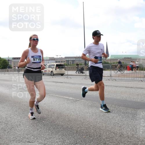 29.06.2025 - hella hamburg halbmarathon Lena Gebhardt http://msf.ph/oto/8435534 29.06.2025 10:09:09 Lombardsbrücke 8505, 9718, 347, 1147, 1188, 1838, 2978, 3762, 4859, 5347, 5806, 5885, 6674, 7187, 7453, 9718, 10035, 10194, 10819, 11067, 11496, 11657, 12156, 12862, 13174, 13210, 13592, 13593, 13660, 14736, 15584, 15586, 15592, 17347, 18266, 18505, 18726, 18727, 19166 meine-sportfotos.de