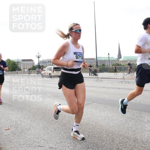 29.06.2025 - hella hamburg halbmarathon Lena Gebhardt http://msf.ph/oto/8435545 29.06.2025 10:09:09 Lombardsbrücke 18505, 9718, 173, 1147, 1188, 1838, 2978, 3762, 4859, 5347, 5806, 5885, 6674, 7187, 7453, 9718, 10035, 10194, 10819, 11067, 11496, 11657, 12156, 12862, 13174, 13210, 13592, 13593, 13660, 14736, 15584, 15586, 15592, 17347, 18266, 18505, 18726, 18727, 19166 meine-sportfotos.de