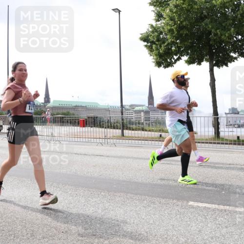 29.06.2025 - hella hamburg halbmarathon Lena Gebhardt http://msf.ph/oto/8435550 29.06.2025 10:45:00 Lombardsbrücke 123, 1024, 1273, 1629, 1685, 1798, 1924, 2007, 2674, 2779, 3160, 3164, 3570, 3993, 4186, 4215, 4275, 4337, 4851, 4968, 5099, 5190, 5355, 6509, 6788, 6841, 6888, 6980, 7699, 7912, 8582, 8594, 8605, 8762, 8907, 9036, 9084, 9085, 9331, 9333, 9397, 9536, 10006, 10562, 10566, 10668, 10707, 11272, 11314, 12198, 12318, 12332, 12334, 12394, 13039, 13261, 13288, 14350, 14681, 14971, 18454, 18459 meine-sportfotos.de