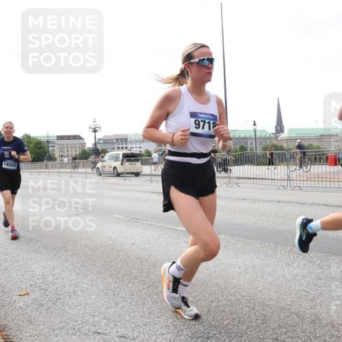 29.06.2025 - hella hamburg halbmarathon Lena Gebhardt http://msf.ph/oto/8435560 29.06.2025 10:09:09 Lombardsbrücke 18505, 971, 1147, 1188, 1838, 2978, 3762, 4859, 5347, 5806, 5885, 6674, 7187, 7453, 9718, 10035, 10194, 10819, 11067, 11496, 11657, 12156, 12862, 13174, 13210, 13592, 13593, 13660, 14736, 15584, 15586, 15592, 17347, 18266, 18505, 18726, 18727, 19166 meine-sportfotos.de