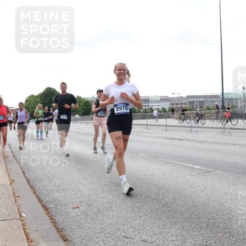 29.06.2025 - hella hamburg halbmarathon Lena Gebhardt http://msf.ph/oto/8435653 29.06.2025 10:09:14 Lombardsbrücke 12156, 667, 13210, 2978, 1147, 1188, 1838, 2978, 3762, 4859, 5347, 5806, 5885, 6674, 7187, 7453, 9718, 9988, 10194, 10819, 11067, 11496, 11657, 12156, 12862, 13174, 13210, 13592, 13593, 13660, 14736, 15584, 15586, 15592, 15697, 16688, 17347, 18266, 18505, 18726, 18727, 19166 meine-sportfotos.de
