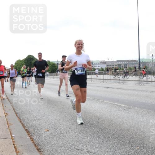 29.06.2025 - hella hamburg halbmarathon Lena Gebhardt http://msf.ph/oto/8435670 29.06.2025 10:09:14 Lombardsbrücke 13, 2978, 12156, 6674, 1147, 1188, 1838, 2978, 3762, 4859, 5347, 5806, 5885, 6674, 7187, 7453, 9718, 9988, 10194, 10819, 11067, 11496, 11657, 12156, 12862, 13174, 13210, 13592, 13593, 13660, 14736, 15584, 15586, 15592, 15697, 16688, 17347, 18266, 18505, 18726, 18727, 19166 meine-sportfotos.de