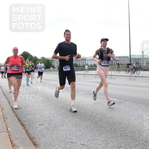 29.06.2025 - hella hamburg halbmarathon Lena Gebhardt http://msf.ph/oto/8435727 29.06.2025 10:09:15 Lombardsbrücke 13210, 12156, 6674, 114, 1147, 1188, 1483, 1513, 1838, 2978, 4859, 5347, 5806, 5885, 6674, 7187, 7453, 9718, 9988, 10194, 10819, 11067, 11496, 11657, 12156, 12862, 13174, 13210, 13592, 13593, 13660, 14736, 15584, 15586, 15592, 15697, 16688, 17347, 18266, 18505, 18726, 18727, 19166 meine-sportfotos.de