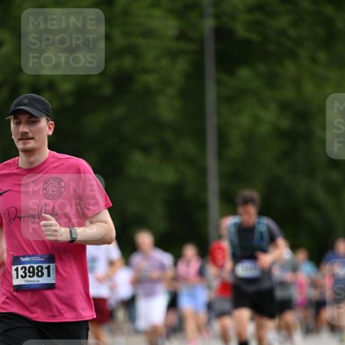 29.06.2025 - hella hamburg halbmarathon Dr. Thomas Lammeyer http://msf.ph/oto/8435765 29.06.2025 10:55:03 Kennedybrücke 1478, 1487, 1511, 2047, 3647, 4642, 4695, 4848, 4870, 6178, 7133, 7141, 7161, 7677, 8833, 8986, 9096, 9605, 10437 meine-sportfotos.de