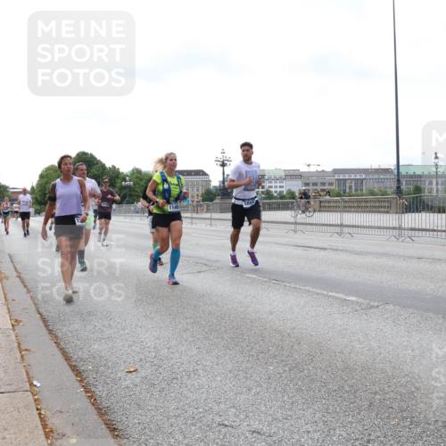 29.06.2025 - hella hamburg halbmarathon Lena Gebhardt http://msf.ph/oto/8435888 29.06.2025 10:09:17 Lombardsbrücke 1149, 1147, 1188, 1483, 1513, 1838, 2978, 4859, 5347, 5806, 5885, 6674, 7187, 7453, 9718, 9988, 10194, 10819, 11067, 11496, 11657, 12156, 12862, 13210, 13592, 13593, 13660, 14736, 15584, 15586, 15592, 15697, 16688, 17347, 18266, 18505, 18726, 18727, 19166 meine-sportfotos.de