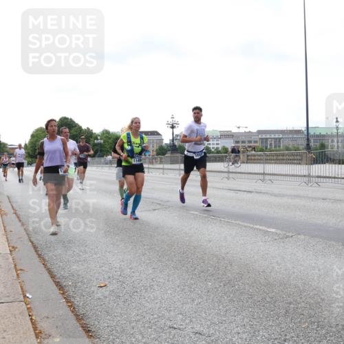 29.06.2025 - hella hamburg halbmarathon Lena Gebhardt http://msf.ph/oto/8435908 29.06.2025 10:09:17 Lombardsbrücke 10194, 1149, 1147, 1188, 1483, 1513, 1838, 2978, 4859, 5347, 5806, 5885, 6674, 7187, 7453, 9718, 9988, 10194, 10819, 11067, 11496, 11657, 12156, 12862, 13210, 13592, 13593, 13660, 14736, 15584, 15586, 15592, 15697, 16688, 17347, 18266, 18505, 18726, 18727, 19166 meine-sportfotos.de