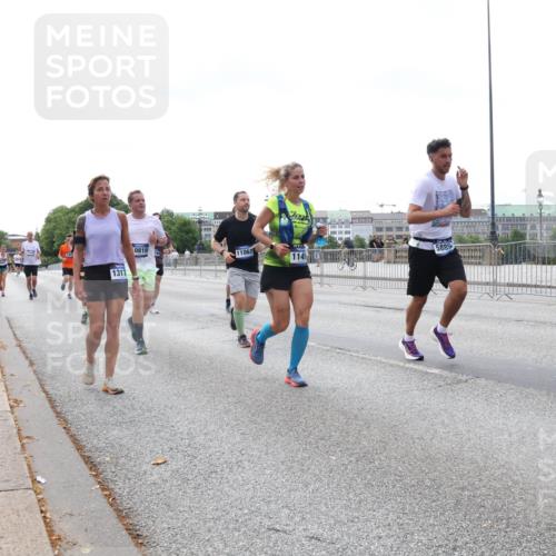 29.06.2025 - hella hamburg halbmarathon Lena Gebhardt http://msf.ph/oto/8435941 29.06.2025 10:09:18 Lombardsbrücke 0819, 11067, 1149, 5885, 1317, 1147, 1188, 1483, 1513, 1838, 2978, 4859, 5347, 5806, 5885, 6674, 7187, 7453, 9718, 9988, 10194, 10819, 11067, 11496, 11657, 12156, 12862, 13210, 13592, 13593, 13660, 14736, 15584, 15586, 15592, 15697, 16688, 17347, 18266, 18505, 18726, 18727, 19166 meine-sportfotos.de