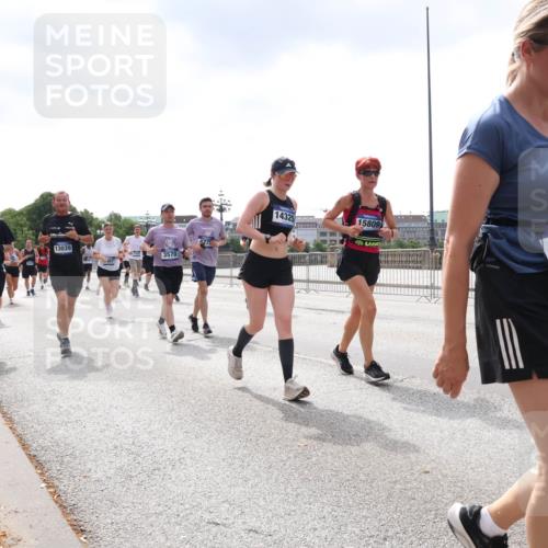 29.06.2025 - hella hamburg halbmarathon Lena Gebhardt http://msf.ph/oto/8436072 29.06.2025 10:45:05 Lombardsbrücke 4275, 13039, 17273, 3570, 07, 1041, 9036, 14325, 15809, 1024, 1273, 1629, 1685, 1798, 1924, 2007, 2674, 2779, 3160, 3164, 3570, 3879, 3993, 4099, 4102, 4186, 4215, 4275, 4337, 4504, 4820, 4851, 4968, 5099, 5108, 5190, 5355, 5636, 5949, 6509, 6763, 6788, 6841, 6888, 6911, 6980, 7699, 7912, 8582, 8594, 8605, 8762, 8907, 9036, 9084, 9085, 9331, 9333, 9397, 10225, 10562, 10566, 10668, 10707, 11272, 11314, 12198, 12318, 12332, 12334, 12394, 13039, 13261, 14681, 18454, 18459 meine-sportfotos.de