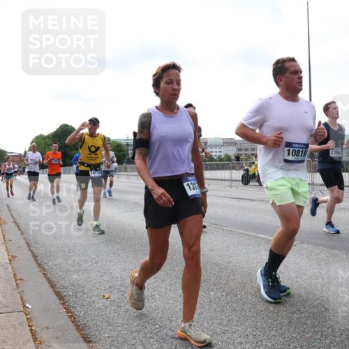 29.06.2025 - hella hamburg halbmarathon Lena Gebhardt http://msf.ph/oto/8436088 29.06.2025 10:09:20 Lombardsbrücke 4859, 14736, 1317, 10819, 12862, 1147, 1188, 1456, 1483, 1513, 1838, 2978, 4859, 5806, 5885, 6674, 7187, 7453, 8090, 9718, 9988, 10194, 10819, 11067, 11496, 12156, 12862, 13210, 13592, 13593, 13660, 14736, 15586, 15592, 15697, 16688, 17347, 18266, 18505, 18726, 18727, 19166 meine-sportfotos.de